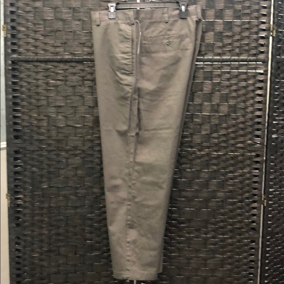 izod american chino classic fit